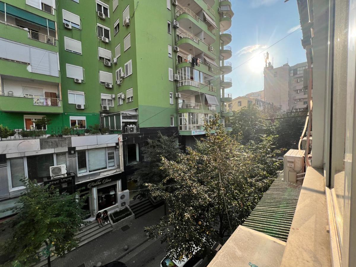 Enzo Rooms & Apartment Blloku Tirana Bagian luar foto