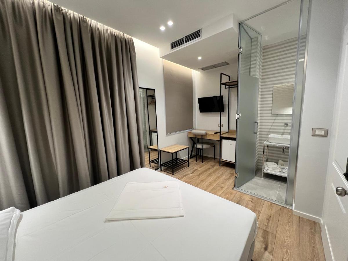 Enzo Rooms & Apartment Blloku Tirana Bagian luar foto