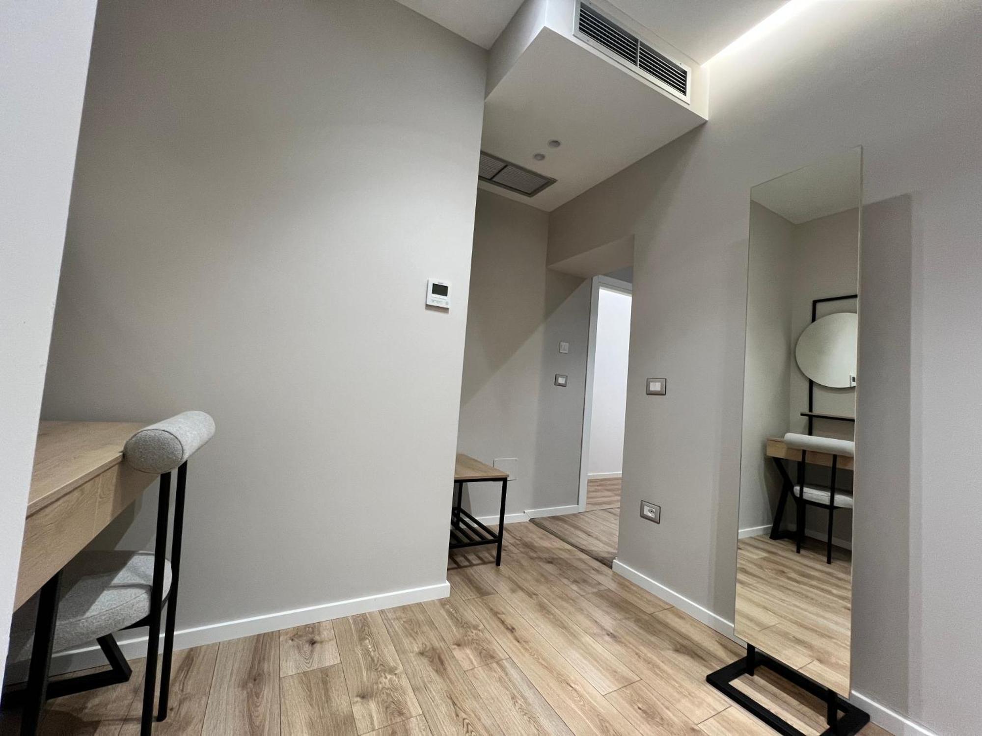Enzo Rooms & Apartment Blloku Tirana Bagian luar foto